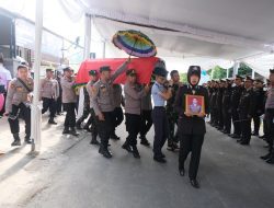 Wakapolres Tulang Bawang Barat Pimpin Pemakaman Iptu Dr. Amir Hamzah,S.H.,M.H Kapolsek Gunung Agung