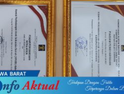 Piagam penghargaan dari Kementrian Hukum dan HAM RI untuk KPAID Kabupaten Cirebon