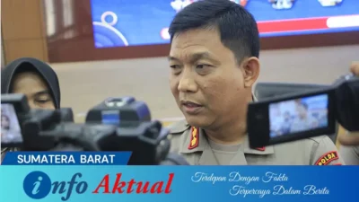 Kabid Humas Polda Sumbar, Kombes Pol Dwi Sulistiawan saat wawancara dengan awak media