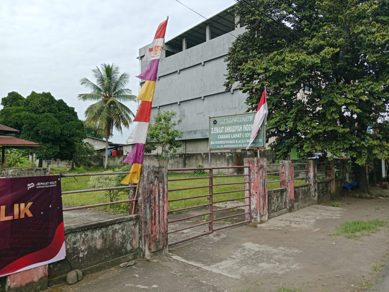 Plang Kantor Ahmadiyah Lahat