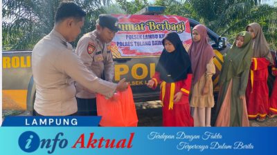 Jumat Berkah, Polsek Lambu Kibang Bagikan Nasi Kotak kepada Santri Pondok Pesantren