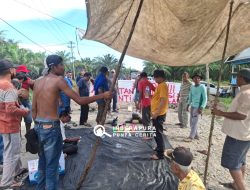 Puluhan warga dari Kecamatan Pancung Soal dan Kecamatan Airpura Kabupaten Pesisir selatan, masih terus memblokir jalan akses keluar masuk truk Angkutan Perusahaan CPO,Solar, Pupuk,dll. Milik PT.Incasi Raya yang berada di Kecamatan Pancung soal. Inderapura