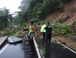 Terputus Nya Akses Jalan Simpang Empat–Panti,Kecamatan Talamau Mengalami Krisis Listrik Dan BBM