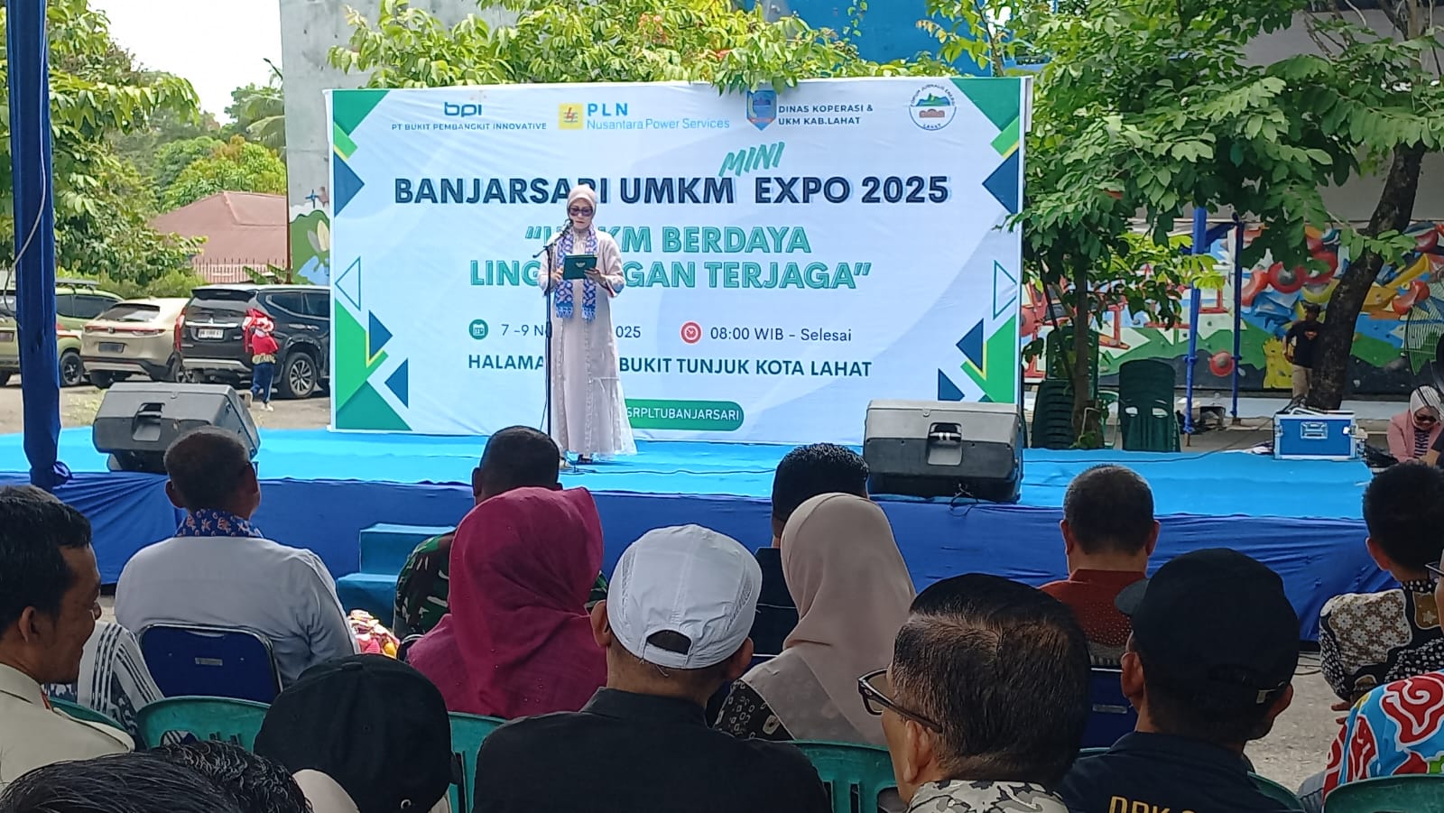 Wakil Bupati Lahat, Widia Ningsih, S.H., memberikan pengarahan kepada para pelaku UMKM.