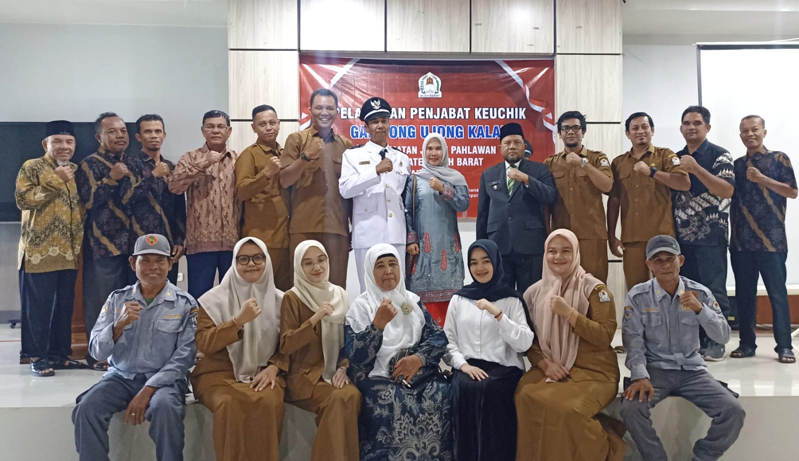 Camat Johan Pahlawan Lantik Pj Keuchik Ujong Kalak yang Baru 3 IMG 20260316 WA0429