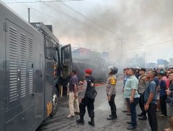 Mobil AWC Polres Pasaman Barat Dikerahkan, Empat Ruko Semi Permanen Ludes Dilalap Api
