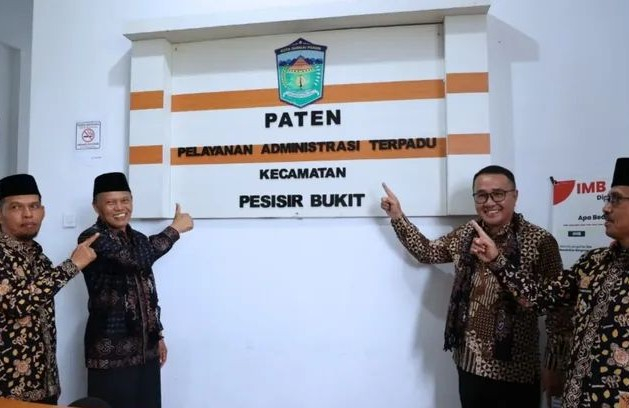Wali Kota Alfin Resmikan Kantor Camat Pesisir Bukit