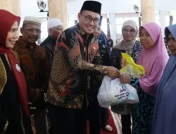 Serahkan Santunan Anak Yatim, Wako Sungai Penuh Beri Semangat dan Motivasi