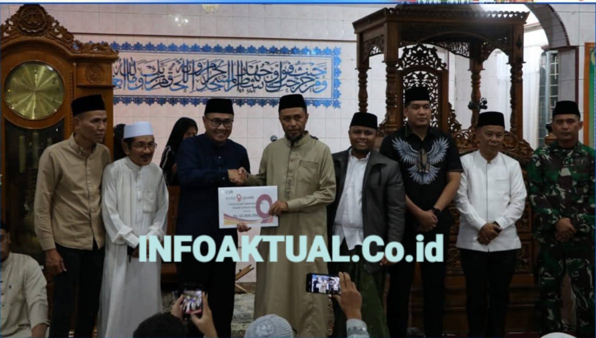 Safari Ramadhan Perdana, Wako Alfin Salurkan CSR Rp.10 Juta untuk Masjid Baiturrahman