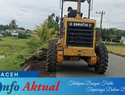 Gencarkan Perataan Bahu Jalan, PUPR Meulaboh Sisir Rumput Liar Sepanjang 2 Km”