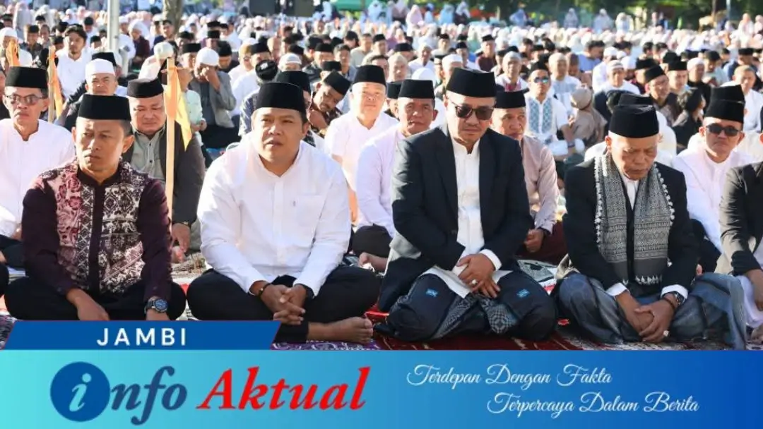 Wako Alfin dan Wawako Azhar Hamzah Sholat Idul Adha Bersama Ribuan Jamaah di Lapangan Merdeka