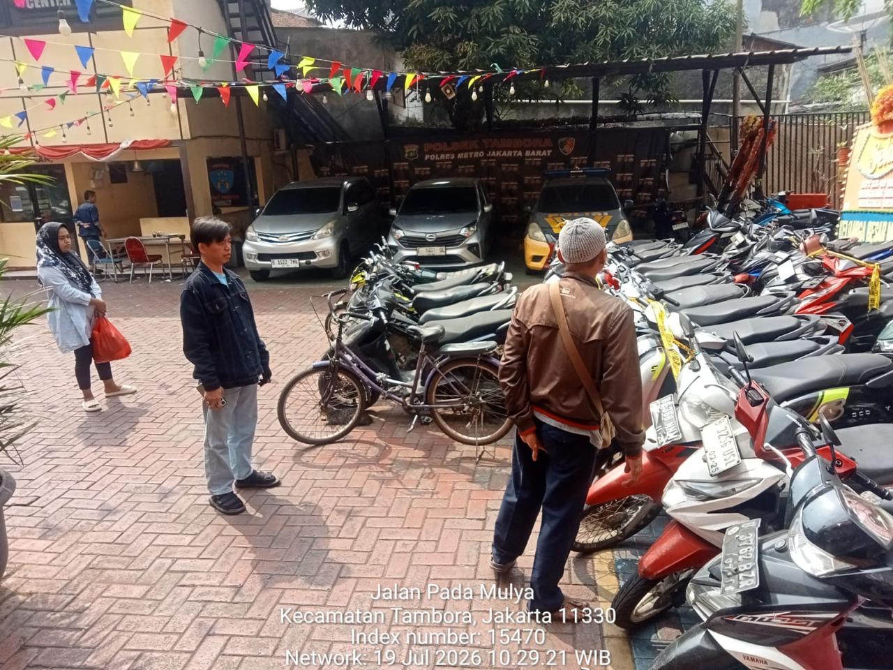 Polsek Tambora Layani Pengecekan Motor Hilang, Warga Datangi Mako Usai Pengungkapan 12 Motor Curian 2 IMG 20260720 WA0028